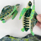 Pince à cheveux tortue verte