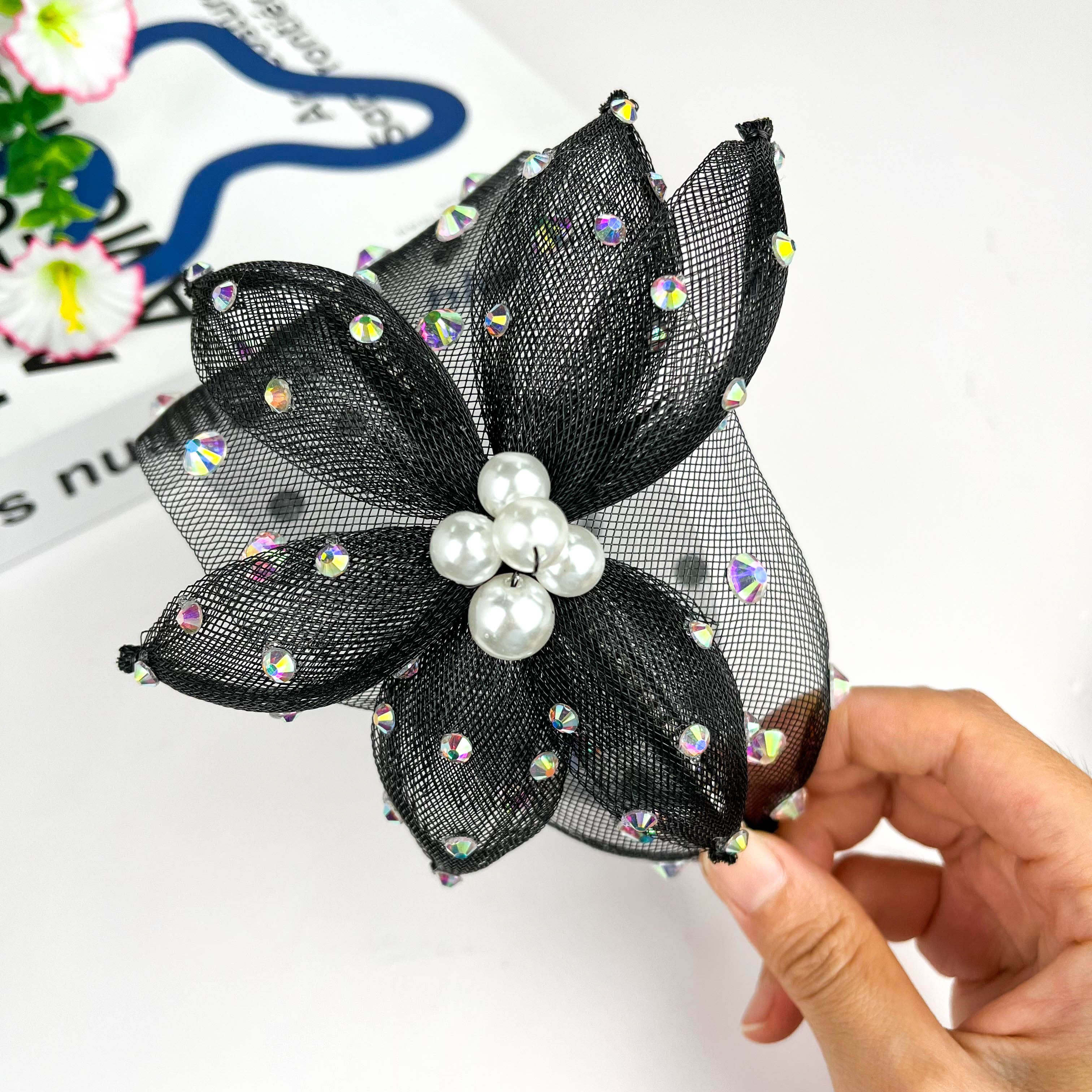 Bandeau en maille noire avec perles